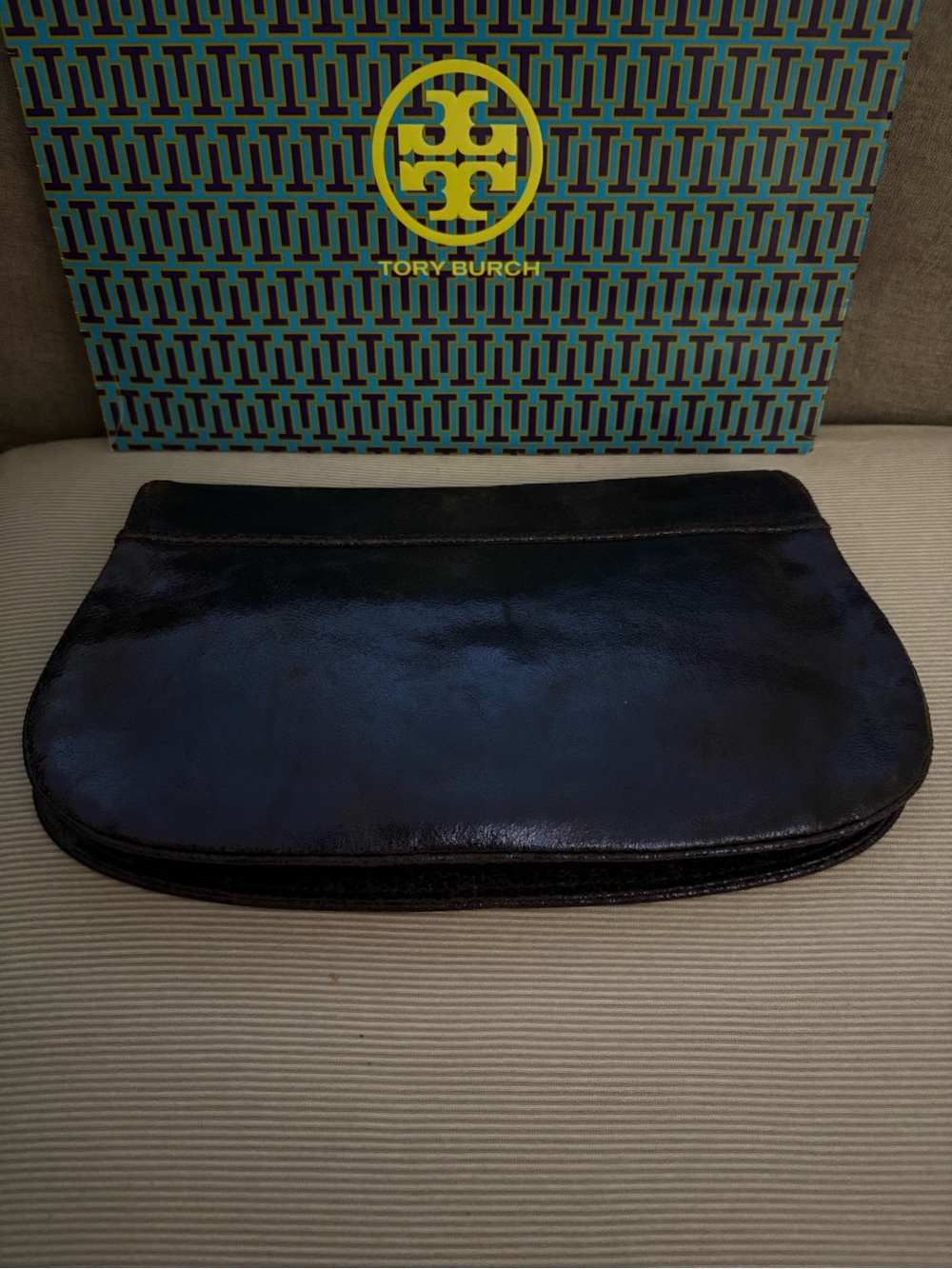 Tory Burch Reva Leather Clutch with TB Logo Medallion - Picture 2 of 7